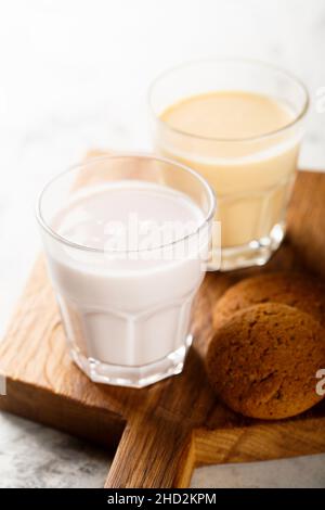 Hausgemachte Smoothies mit Keksen Stockfoto