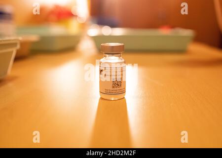 Impfdosen in einem Covid-19-Impfzentrum in Dinan, Bretagne. Frankreich. Stockfoto