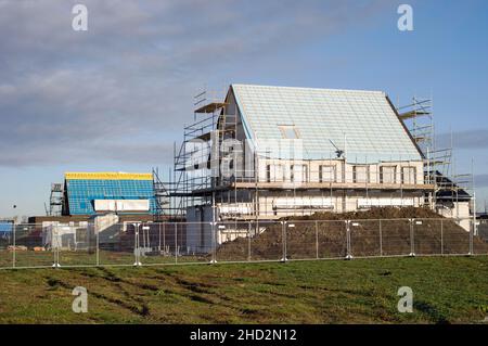 Haus im Bau mit im Hintergrund ein weiteres Haus im Bau in Emmeloord in den Niederlanden Stockfoto