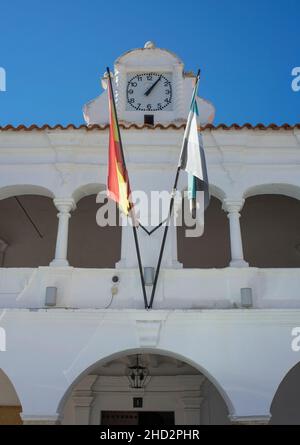 Aceuchal, Spanien - 29th. September 2021: Rathaus von Aceuchal, Badajoz, Extremadura. Weltberühmte Knoblauchstadt Stockfoto