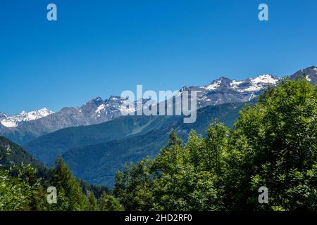 Bergpanorama mit verschneiten Monte Bianco im Hintergrund Stockfoto