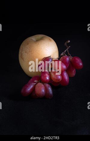 Verschiedene tropische Früchte begrüßen das neue Jahr. Stockfoto