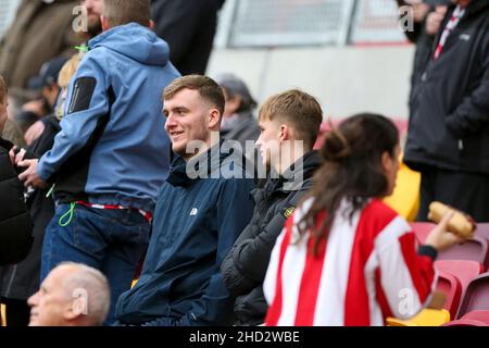 LONDON, GBR. JAN 2nd Fans während des Premier League-Spiels zwischen Brentford und Aston Villa im Brentford Community Stadium, Brentford am Sonntag, 2nd. Januar 2022. (Kredit: Tom West | MI News) Kredit: MI Nachrichten & Sport /Alamy Live News Stockfoto