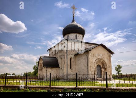 Antike, erbaut im Jahr 1230, Kathedrale von St. Georg der Sieger in der Stadt Jurjew-Polsky, Region Wladimir, Russland Stockfoto