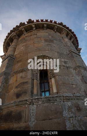 Romanische Kirche von San andres de Rioseco. Stockfoto