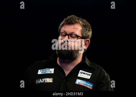 James Wade sieht nach dem Verlust von seinem Match gegen Steve Beaton
