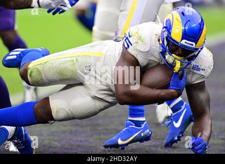 Baltimore, Usa. 02nd Januar 2022. Los Angeles Rams laufen zurück Sony Michel (25) taucht in die Endzone ein, um in der zweiten Hälfte im M&T Bank Stadium in Baltimore, Maryland, am Sonntag, den 2. Januar 2022 gegen die Baltimore Ravens zu Punkten. Die Los Angeles Rams besiegten die Baltimore Ravens 20-19. Foto von David Tulis/UPI Credit: UPI/Alamy Live News Stockfoto
