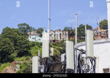 Häuser auf dem Cantagalo-Hügel von der Cabba in Rio de Janeiro aus gesehen. Stockfoto