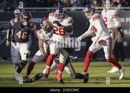 Chicago, Usa. 02nd Januar 2022. Die New York Giants Saquon Barkley (26) läuft am Sonntag, den 2. Januar 2022, im Soldier Field in Chicago gegen die Chicago Bears in der Mitte. Bears gewann 29:3. Foto von Mark Black/UPI Credit: UPI/Alamy Live News Stockfoto