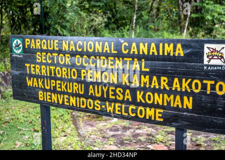 Canaima Nationalpark Schild in Canaima Venezuela Eingang aus der Nähe Stockfoto