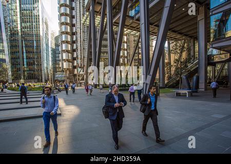 Großbritannien / England /London /City of London / The Leadenhall Building/ Arbeiter gehen zur Arbeit. Stockfoto