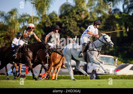 Wellington, USA. 02nd Januar 2022. Iglehart Cup Finale zwischen dem La Fe Polo Team und Beverly Polo im International Polo Club. Kredit: Yaroslav Sabitov/YES Market Media/Alamy Live Nachrichten Stockfoto