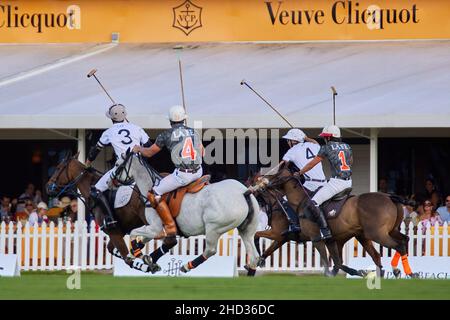 Wellington, USA. 02nd Januar 2022. Iglehart Cup Finale zwischen dem La Fe Polo Team und Beverly Polo im International Polo Club. Kredit: Yaroslav Sabitov/YES Market Media/Alamy Live Nachrichten Stockfoto