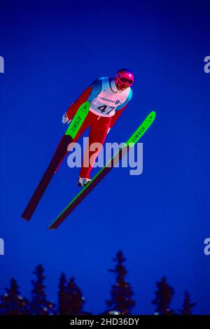 Andrey Verveykin (KAZ) tritt bei den Olympischen Winterspielen 1994 im Einzel-Skispringen der Männer K120 an Stockfoto