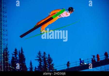 Janne Ahonen (FIN) tritt bei den Olympischen Winterspielen 1994 im Einzel-Skispringen der Herren K120 an Stockfoto