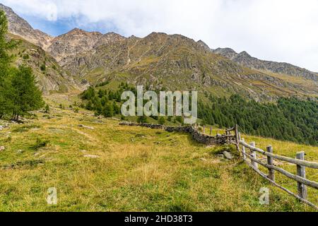 Schöne Aussicht auf das Pfossental im Fosse-Tal in den italienischen Alpen Stockfoto