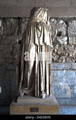 Nahaufnahme der Apollo Patroos Skulptur aus der athenischen Agora in Athen, Griechenland Stockfoto