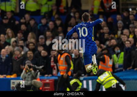 London, Großbritannien. 3rd Januar 2022. Chelsea's Christian Pulisic feiert, nachdem er beim Spiel der englischen Premier League zwischen Chelsea und Liverpool in London, Großbritannien, am 2. Januar 2022 das zweite Tor seiner Seite erzielt hat. Quelle: Xinhua/Alamy Live News Stockfoto