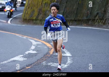 Kanagawa, Japan. 2nd Januar 2022. Hibiki Yoshida () Leichtathletik : das 98th Hakone Ekiden, Tokyo-Hakone Round-Trip College Ekiden Race, 5th Sektion in Kanagawa, Japan . Quelle: AFLO/Alamy Live News Stockfoto