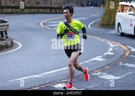 Kanagawa, Japan. 2nd Januar 2022. Koki Yoshimoto () Leichtathletik : das 98th Hakone Ekiden, Tokyo-Hakone Round-Trip College Ekiden Race, 5th Sektion in Kanagawa, Japan . Quelle: AFLO/Alamy Live News Stockfoto