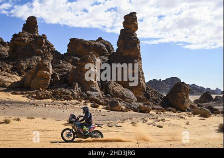 123 Moore Charan (zaf), KTM 450 Rally Replica, Moto, Original von Motul, Aktion während der Etappe 1B der Rallye Dakar 2022 um Hail, am 2nd. Januar 2022 in Hail, Saudi-Arabien - Foto: Eric Vargiolu/DPPI/LiveMedia Stockfoto