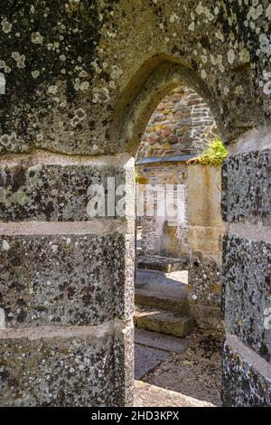Fensternische in einer alten Ruine Stockfoto