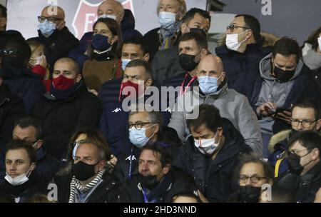 Von rechts nach links nimmt der Belgier Philippe Clement, neu ernannter Trainer von AS Monaco, Vizepräsident von AS Monaco Oleg Petrov, Sportdirektor von AS Monaco Paul Mitchell am 32. Januar an dem Fußballspiel zwischen Quevilly Rouen Metropole (QRM) und AS Monaco (ASM) 2 Teil, 2022 im Stade Robert Diochon in Le Petit-Quevilly bei Rouen, Frankreich - Foto: Jean Catuffe/DPPI/LiveMedia Stockfoto