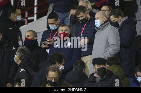 Von rechts nach links nimmt der Belgier Philippe Clement, neu ernannter Trainer von AS Monaco, Vizepräsident von AS Monaco Oleg Petrov, Sportdirektor von AS Monaco Paul Mitchell am 32. Januar an dem Fußballspiel zwischen Quevilly Rouen Metropole (QRM) und AS Monaco (ASM) 2 Teil, 2022 im Stade Robert Diochon in Le Petit-Quevilly bei Rouen, Frankreich - Foto: Jean Catuffe/DPPI/LiveMedia Stockfoto