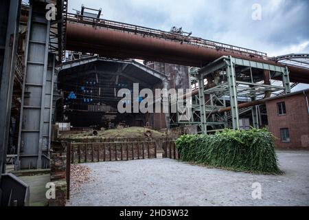 Der Landschaftspark Duisburg-Nord (auch kurz LaPaNo, im Volksmund „LAPADU“) ist ein etwa 180 Hektar großer Landschaftspark rund um ein stillgelegtes H Stockfoto