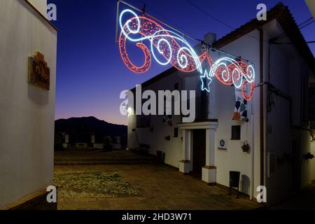 Morgendämmerung im Bergpueblo von Comares in der Region Axarquia, Malaga, Andalucía, Costa del Sol, Spanien Stockfoto