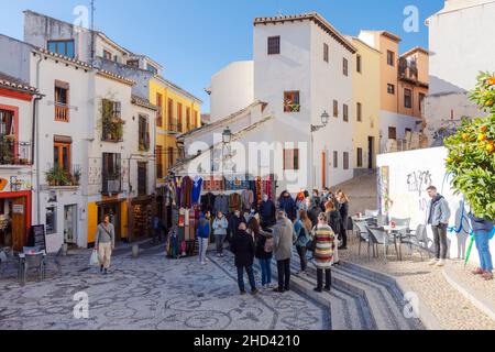 GRANADA ANDALUSIEN SPANIEN DIE TOURISMUSGRUPPE DER REGION ALBAICIN IN DER PLACETA SAN GREGORIO Stockfoto