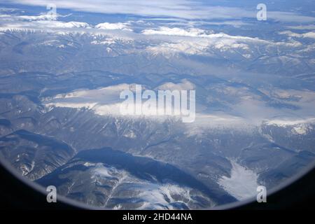 Mongolei unter Schnee von einem Air China Flugzeug aus gesehen Stockfoto