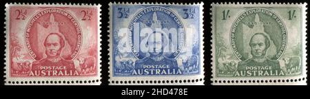Ein Satz australischer Briefmarken in der Ausgabe 1946 zum Gedenken an den 100. Jahrestag der Erkundung von Sir Thomas Mitchell in Central Queensland, Australien. Die Briefmarken wurden von Frank D. Manley entworfen und gestochen. Stockfoto