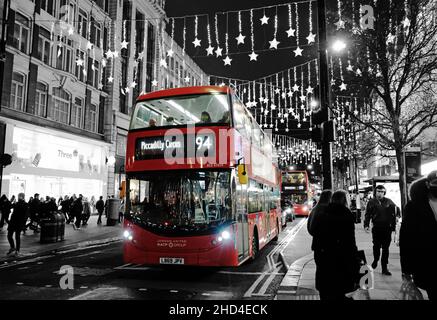 Bus Nr. 93 nach Piccadilly, London (Farbauswahl) Stockfoto