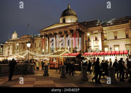 London Christmas Market in der National Portrait Gallery, Trafalgar Square, London Stockfoto