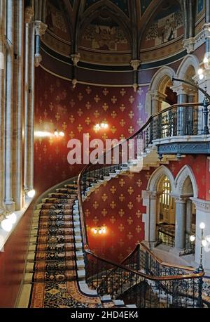 The Grand Staircase - Midland Grand Hotel (Rennaissance Hotel), London (Von Der Seite) Stockfoto