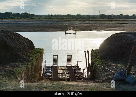 Eine Seilbrücke über den Fluss Luangwa im South Luangwa National Park, Sambia, Afrika Stockfoto