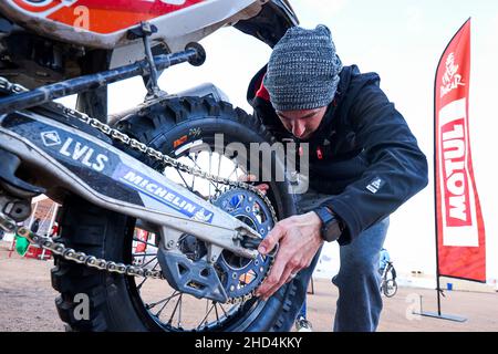 123 Moore Charan (zaf), KTM 450 Rally Replica, Moto, Original von Motul, Portrait während der Etappe 1B der Rallye Dakar 2022 um Hail, am 2nd. Januar 2022 in Hail, Saudi-Arabien - Foto Julien Delfosse / DPPI Stockfoto