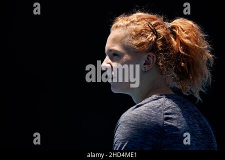 KATERINA SINIAKOVA (CZE) übt beim Melbourne Summer Set Qualifying 2022 am Montag, 2022. Januar, im Melbourne Park Stockfoto