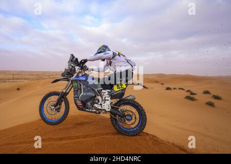 42 Van Beveren Adrien (Fra), Monster Energy Yamaha Rally Team, Yamaha WR450F, Moto, Aktion während der Etappe 2 der Rallye Dakar 2022 zwischen Hail und Al Artawiya, am 3rd 2022. Januar in Al Artawiya, Saudi-Arabien - Foto: Julien Delfosse/DPPI/LiveMedia Stockfoto