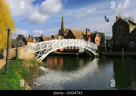Die chinesische Fußgängerbrücke über den Fluss Great Ouse, Godmanchester, Cambridgeshire, England, Großbritannien Stockfoto