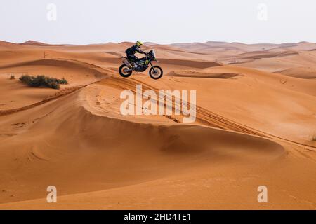 142 Svitko Stefan (svk), Slovnaft Rally Team, KTM 450 Rally Factory Replica, Moto, Action während der Etappe 2 der Rallye Dakar 2022 zwischen Hail und Al Artawiya, am 3rd 2022. Januar in Al Artawiya, Saudi-Arabien - Foto: Florent Gooden/DPPI/LiveMedia Stockfoto