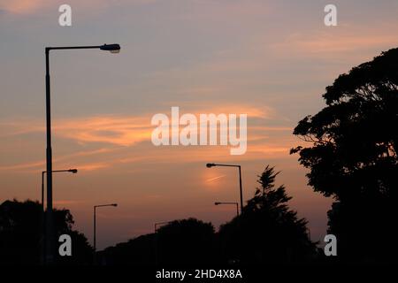 Die Strandpromenade von Clontarf bei Sonnenuntergang Stockfoto