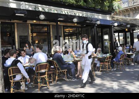 FRANKREICH. PARIS (75) 6TH DISTRIST. SAINT-GERMAIN DES-PRÉS. CAFE DE FLORE WÄHREND DER COVID-PANDEMIE Stockfoto