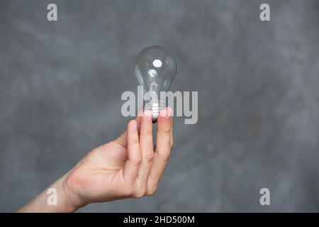 Glühlampe mit hohem Energieverbrauch aufgrund des hohen Heizwertes. Stockfoto