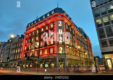 Neujahr 2022 Illuminations, Evening Fortnum & Mason, Piccadilly, Westminster, London, Großbritannien Stockfoto