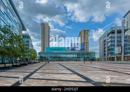 Die Media City Piazza in Salford Quays. Stockfoto