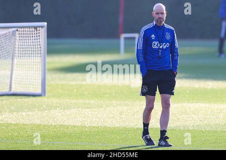 , PORTUGAL - 3. JANUAR: Trainer Erik ten Hag von Ajax während der Trainingseinheit Ajax am 1. Tag auf der Quinta do Lago am 3. Januar 2022 in Portugal. (Foto von Ben Gal/Orange Picters) Stockfoto