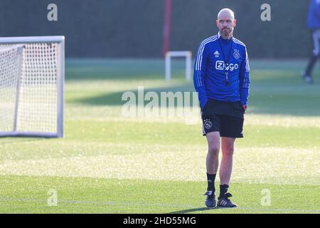 , PORTUGAL - 3. JANUAR: Trainer Erik ten Hag von Ajax während der Trainingseinheit Ajax am 1. Tag auf der Quinta do Lago am 3. Januar 2022 in Portugal. (Foto von Ben Gal/Orange Picters) Stockfoto