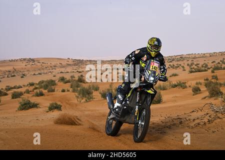 142 Svitko Stefan (svk), Slovnaft Rally Team, KTM 450 Rally Factory Replica, Moto, Action während der Etappe 2 der Rallye Dakar 2022 zwischen Hail und Al Artawiya, am 3rd 2022. Januar in Al Artawiya, Saudi-Arabien - Foto: Eric Vargiolu/DPPI/LiveMedia Stockfoto